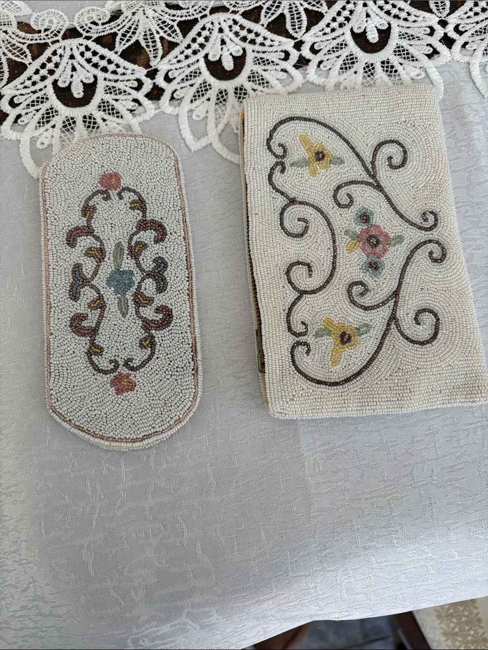 Vintage Beaded White Floral Women’s Wallet and Eyeglass Case Set
